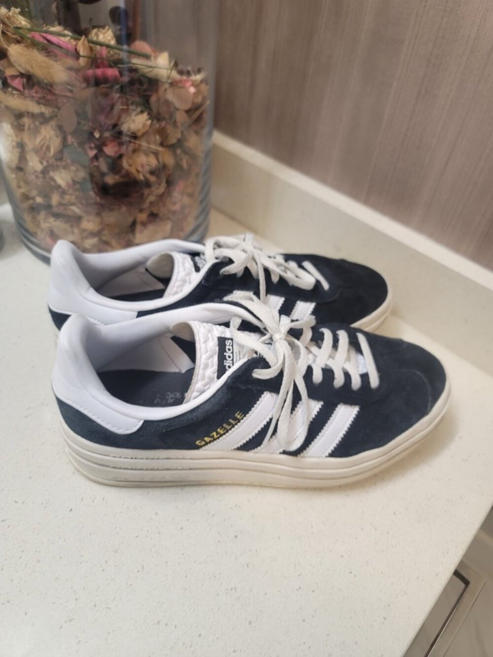 Adidas Women's Gazelle Bold Sneaker Size 8.5 Black - Picture 5 of 10